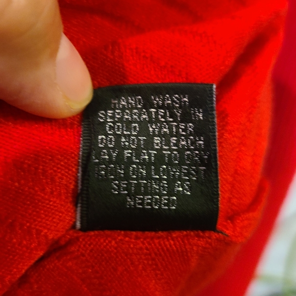 Cyrus Red Off the Shoulder Asymmetrical Sweater Size Large - Picture 4 of 4